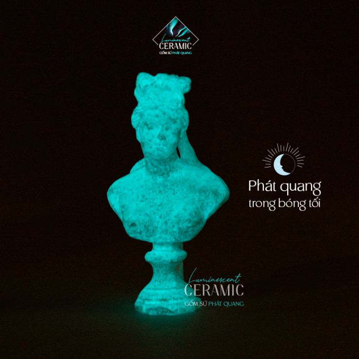 Đầu tượng nữ thần Aphrodite bằng sứ phát quang trong bóng tối